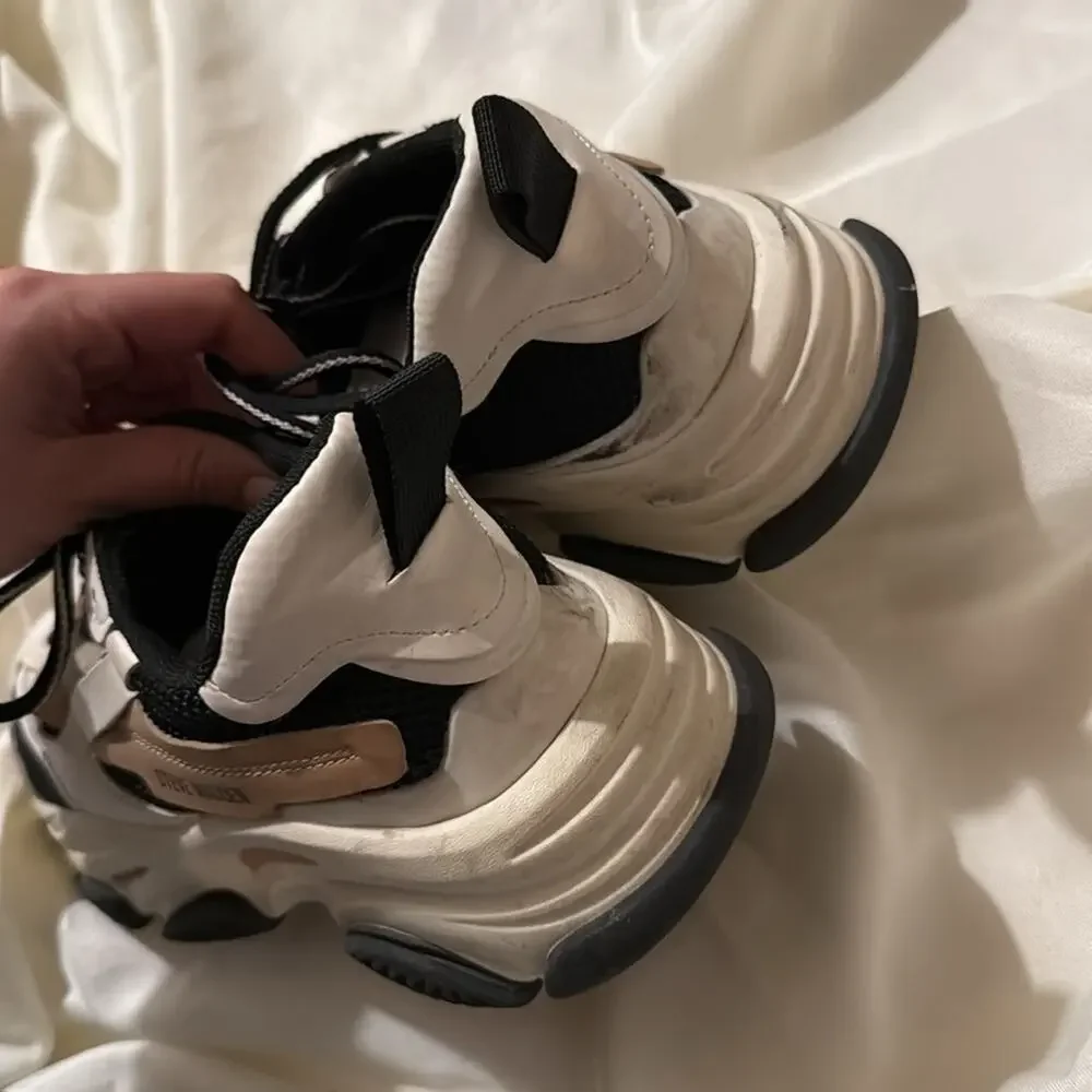 Steve Madden Possession Sneakers Black/Tan size women's 10